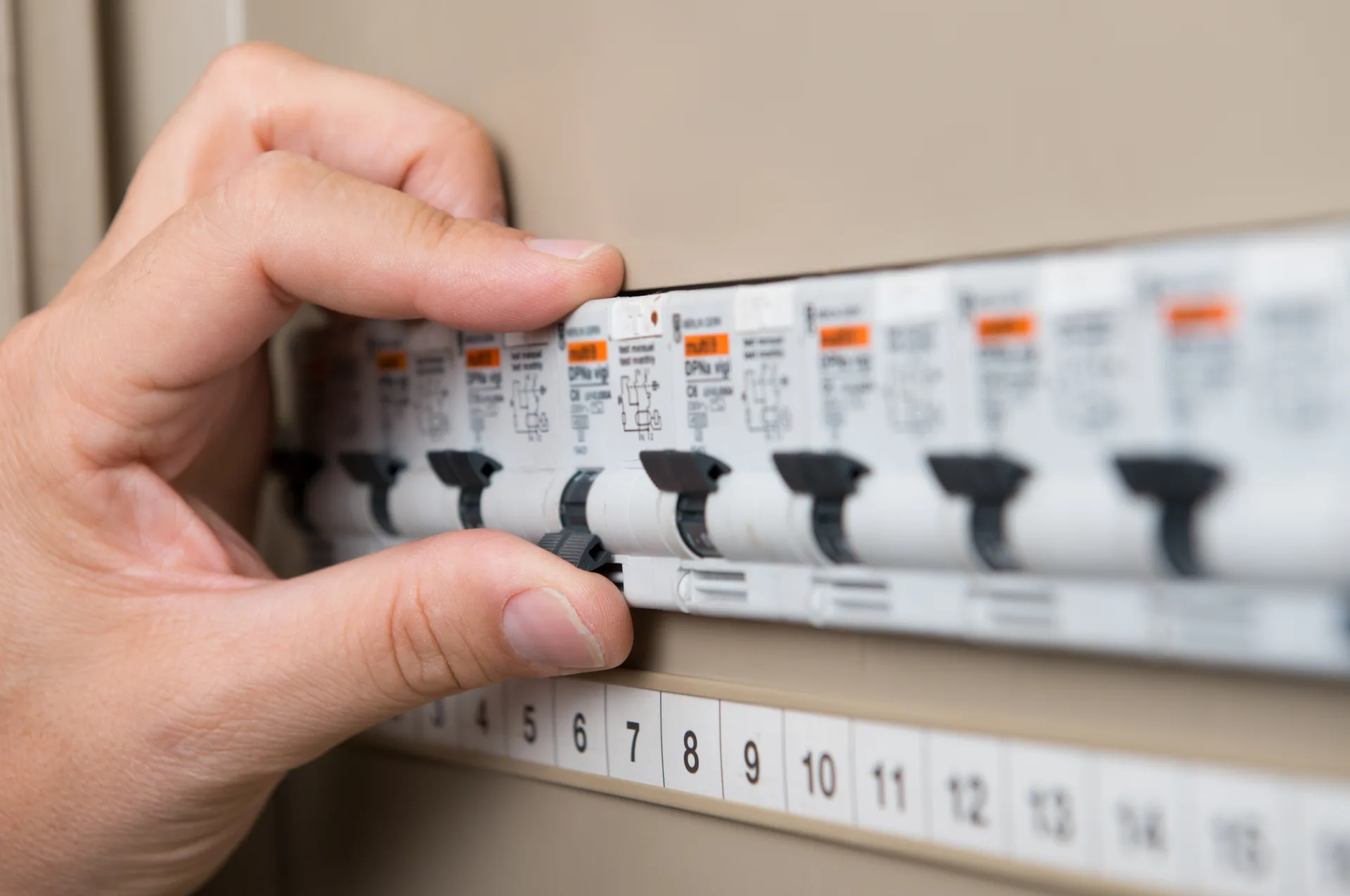 Electrician Newcastle, licensed electricians serving Newcastle